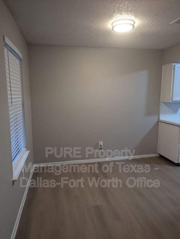 Building Photo - 819 Betty Ct
