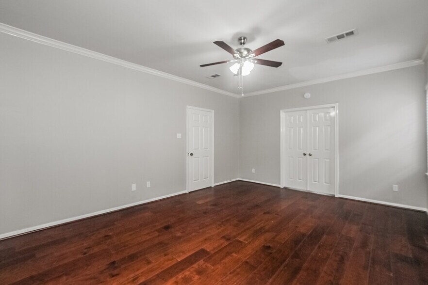 Building Photo - 4923 Laurel Hill Ct