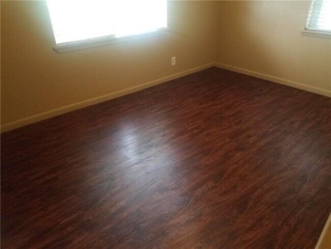 Building Photo - 598 N 40th St