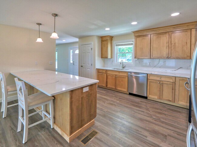 Building Photo - Great Views in Milton! 3-bedroom, 2.5 bath...