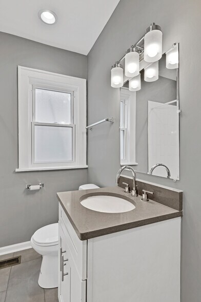 Building Photo - 1109 Cleveland St