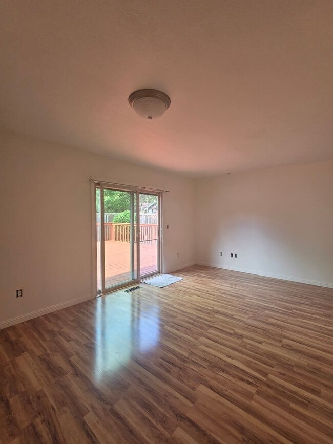 Building Photo - **Move - In Specials Available ! Reduced D...