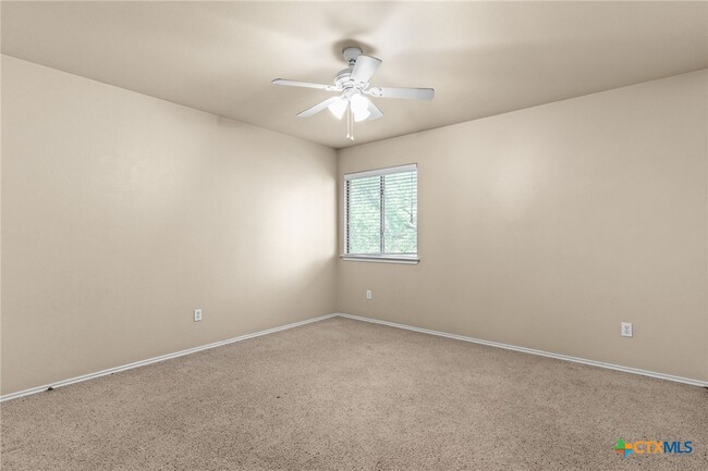 Building Photo - 5405 English Oak Dr