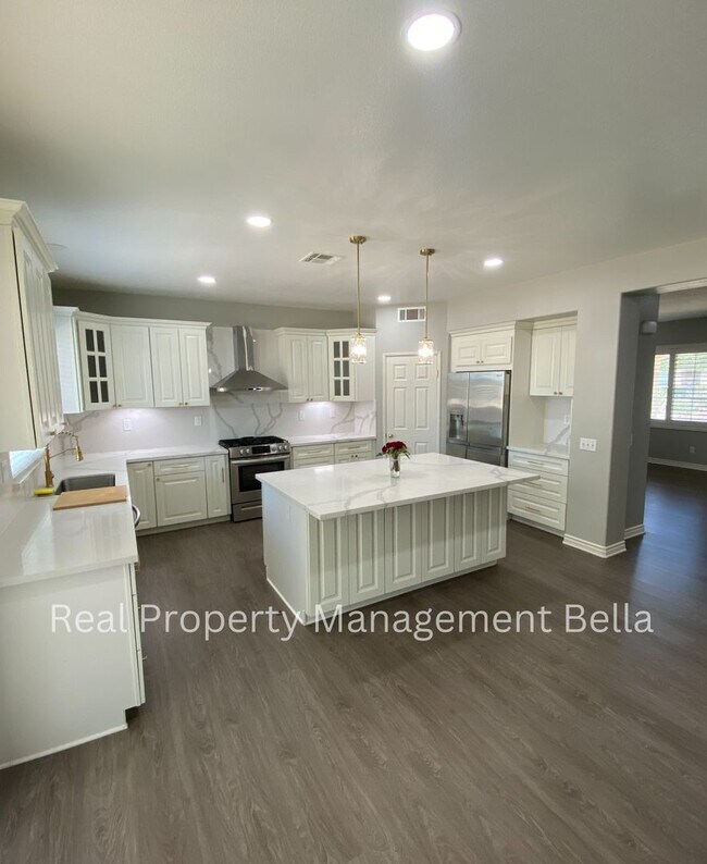 Building Photo - 25249 Silverwood Ln