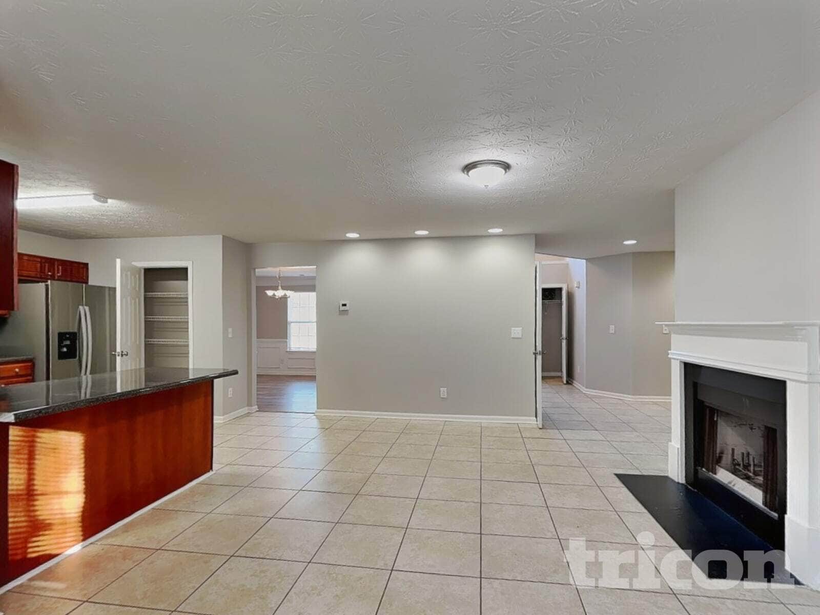 Building Photo - 5005 Eagle Creek Dr