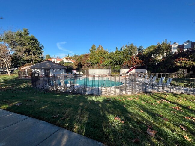 Building Photo - 3070 Corte Trabuco