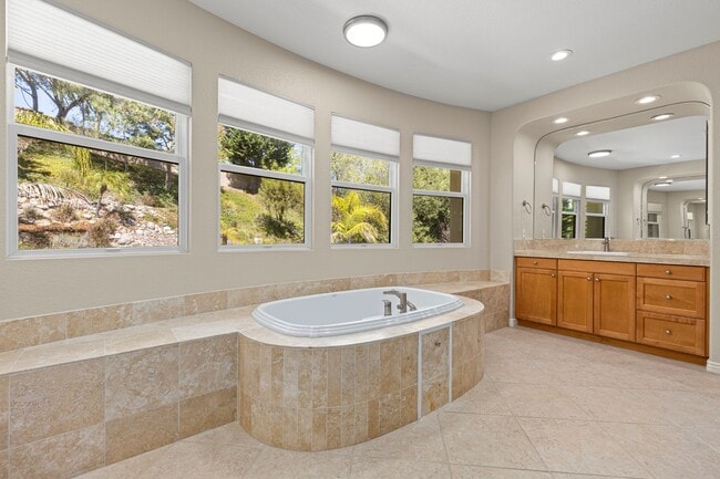 Building Photo - Elegant 5-Bedroom Carmel Valley Home with ...