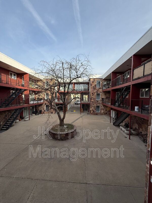 Building Photo - 2300 14th Ave S