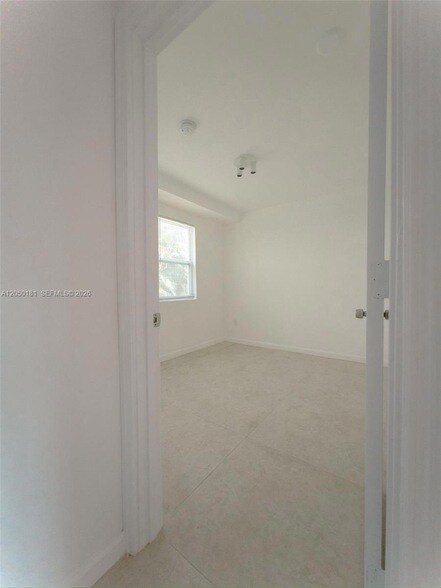 Building Photo - 3676 Oak Ave