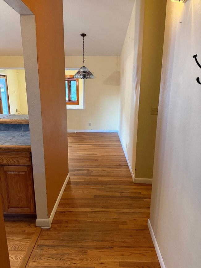 Building Photo - 2527 Delwood Ave