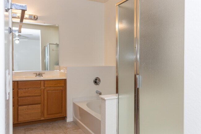 Building Photo - 1531 Essex Way