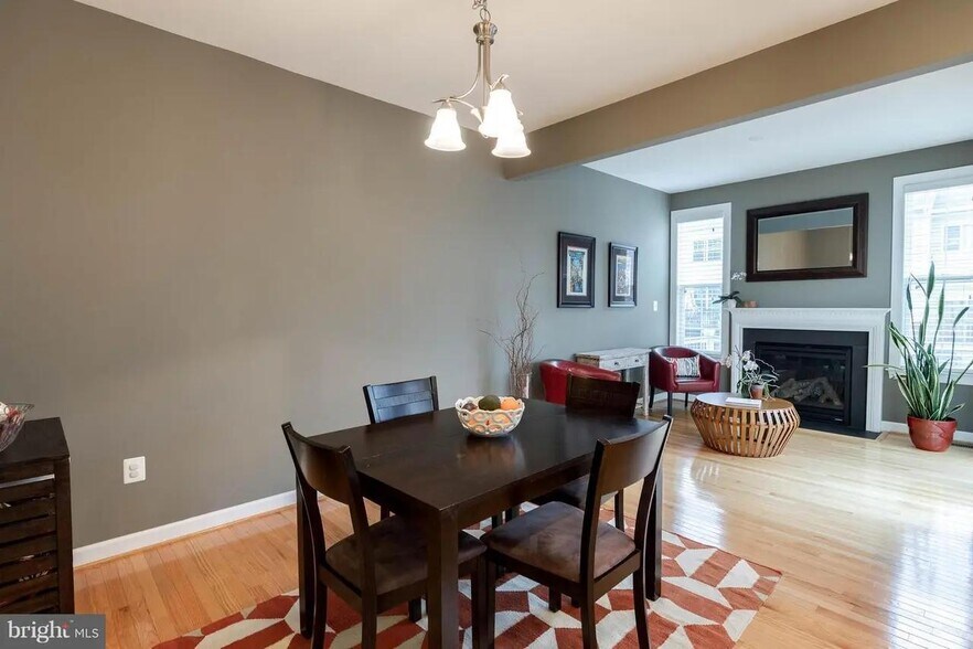 Dining - 1717 Taymount Ter NE