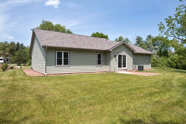 Building Photo - 1255 Westwood Dr