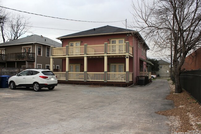 Building Photo - 810 E Ashby Pl