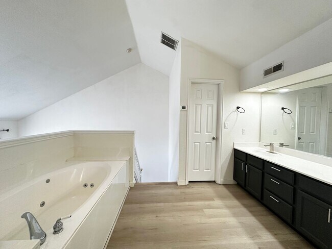 Building Photo - Amazing Townhome with Spectacular Views for Rent in Draper!