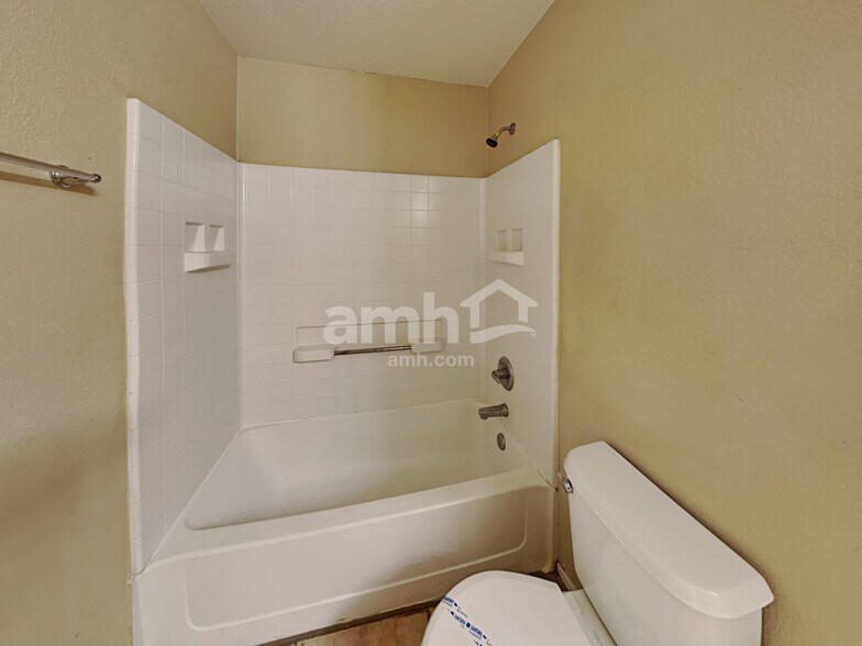 Building Photo - 494 W Great White St