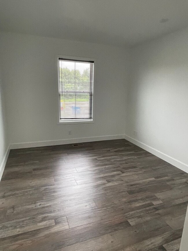 Building Photo - 3 BEDROOM 2.5 BATHROOM TOWNHOUSE FOR RENT