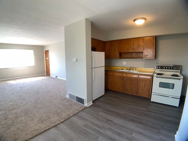 Building Photo - 2425 Springmont Ave