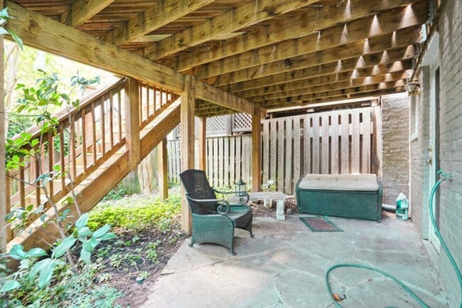 Building Photo - Cleveland Park 4 Bedroom plus den, 3.5 Bath