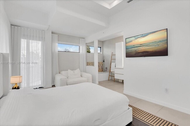 Building Photo - 11 Century Ln