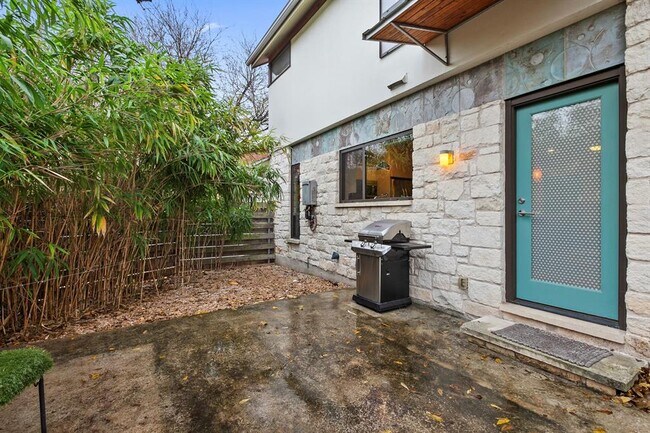 Building Photo - 805 Cumberland Rd