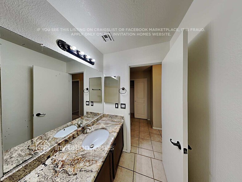 Building Photo - 10467 W Sunflower Pl