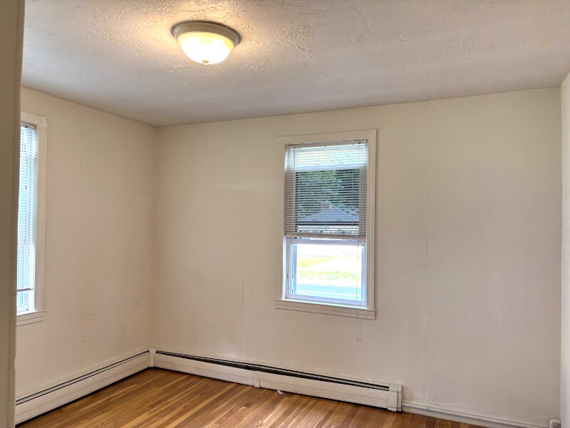 Building Photo - 337 Village St