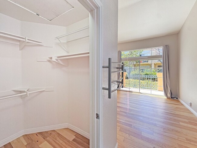 Building Photo - SD: 2BD/2BA Townhome with Private Balcony, 2-Car Garage, and Loft!
