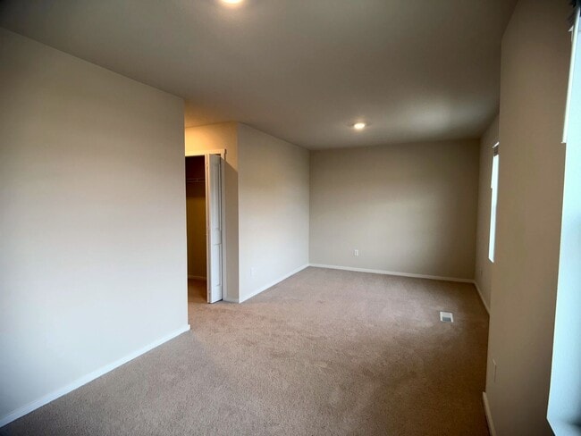 Building Photo - 2945 N 3rd Way