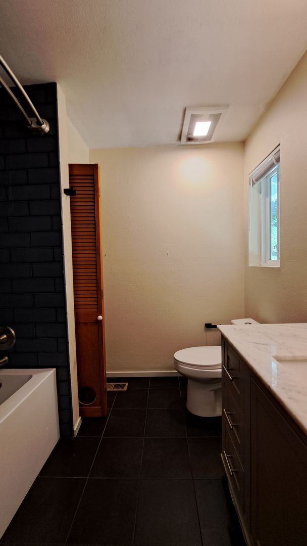 Building Photo - 3 Bedroom 2 Bath Home in Seabeck