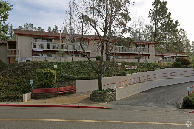 Building Photo - Auburn Apartments