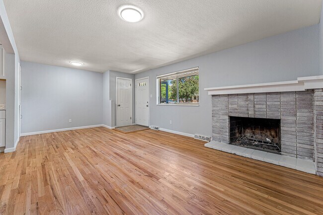 Building Photo - 3512 W Berry Dr
