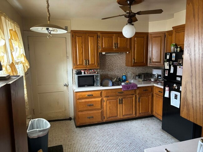 Building Photo - 301 S Main St