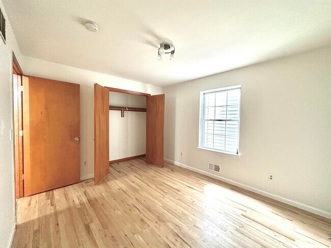 Building Photo - 47 Jewett Ave