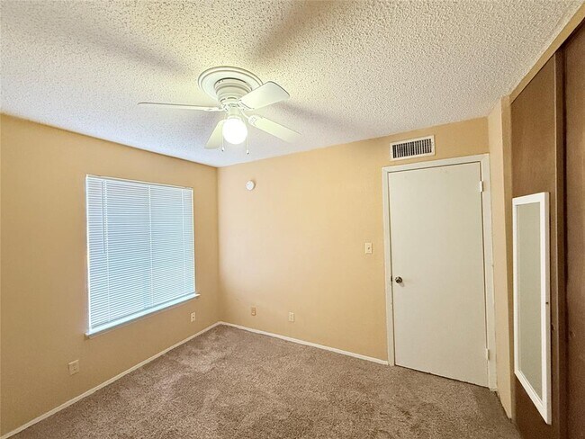 Building Photo - 9611 Blue Creek Ln