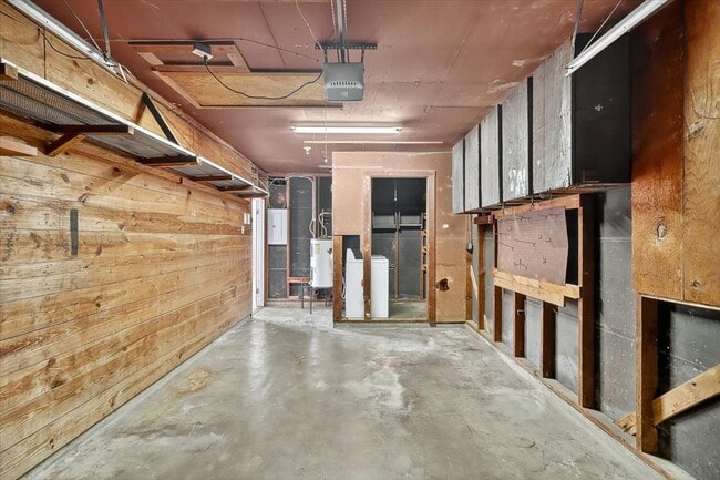 Building Photo - 4637 Calvin Dr