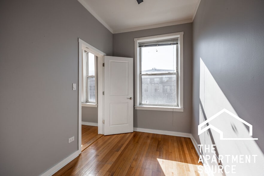 Building Photo - 2110 W Division St