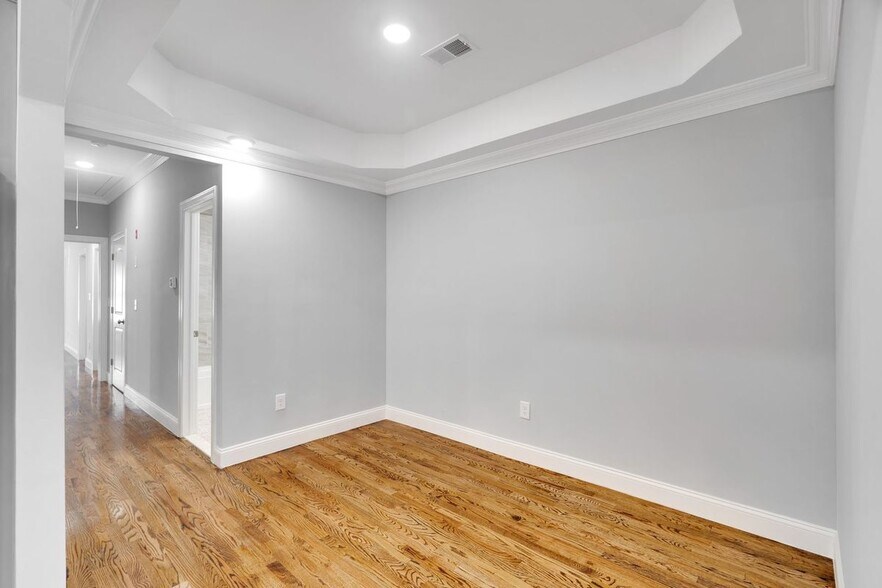 Building Photo - 267 S 10th St