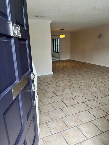 Building Photo - 695 A1A North