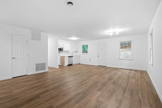 Building Photo - 3124 Shirley Dr
