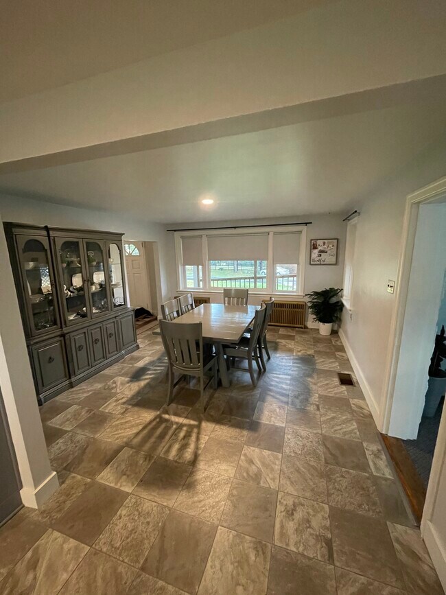 Building Photo - 2250 Creek Hill Rd