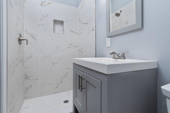 Building Photo - 525 S East Ave