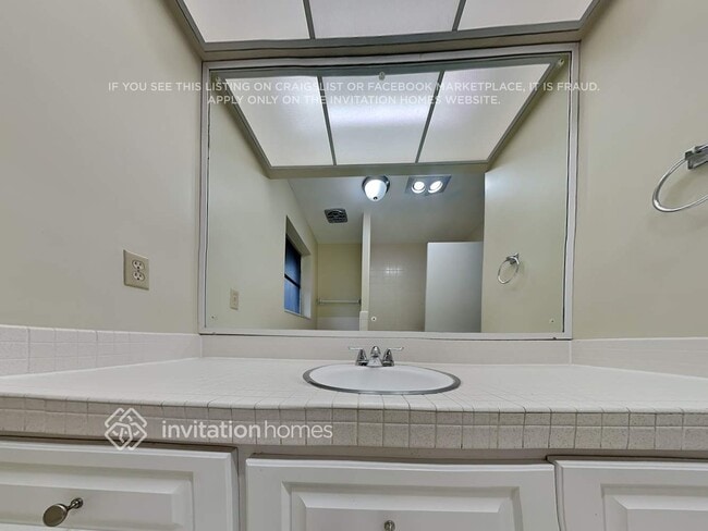 Building Photo - 2005 NE 62nd St