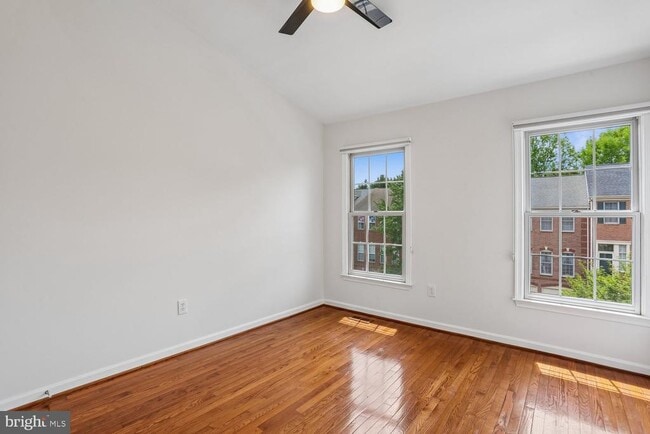 Building Photo - 417 Winding Rose Dr