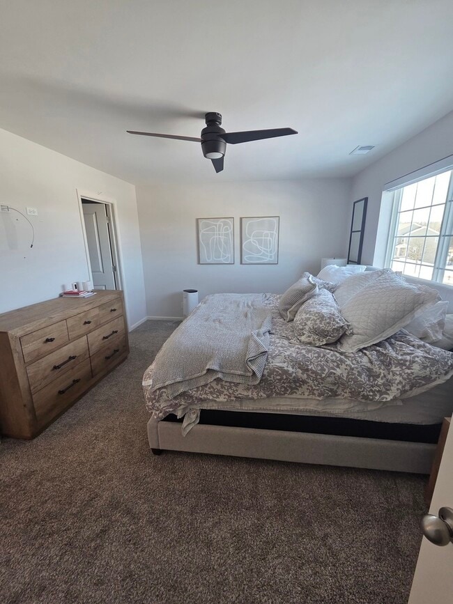 Building Photo - 719 Wellington Ln