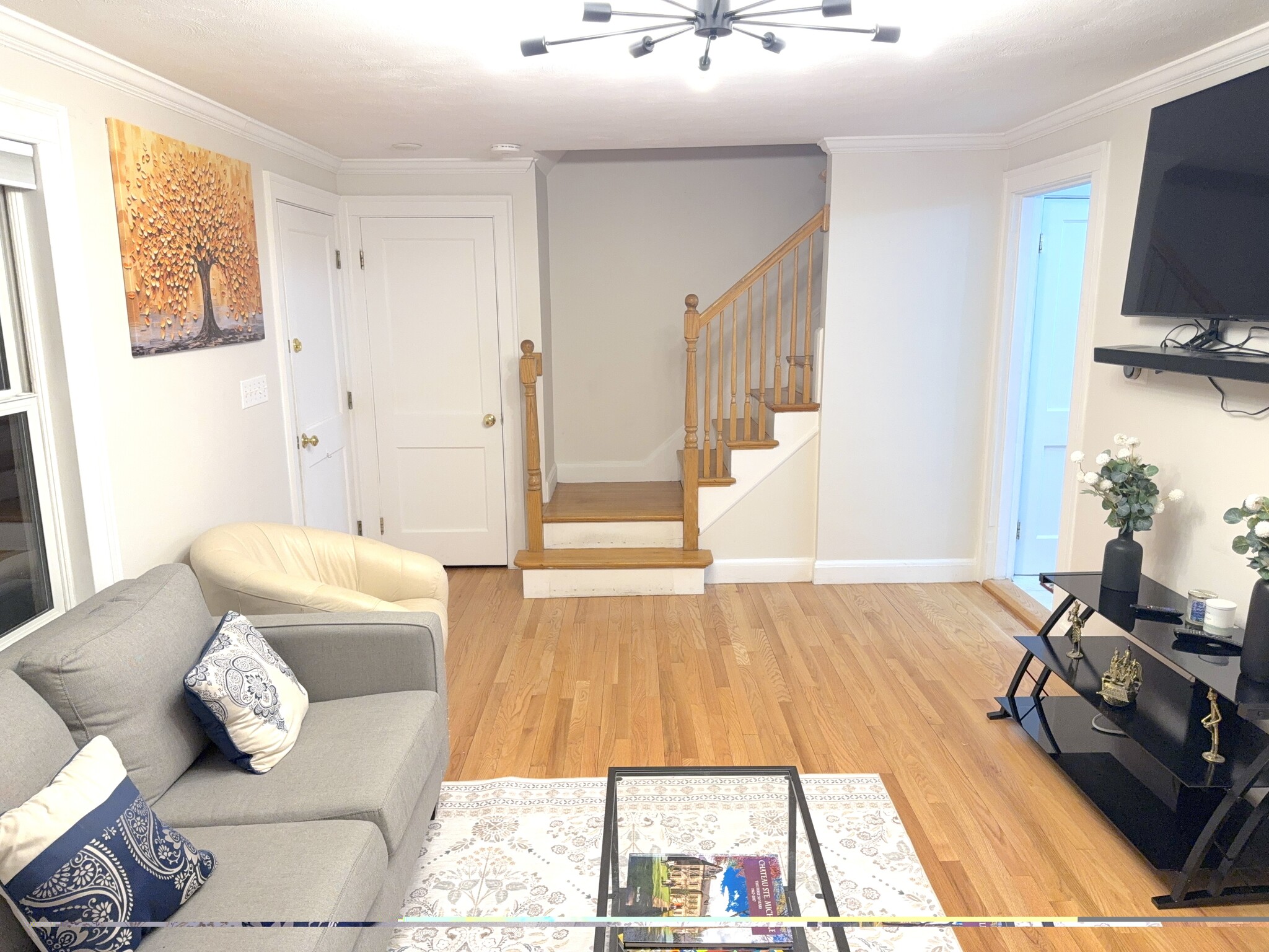 Building Photo - 64 Rowe St