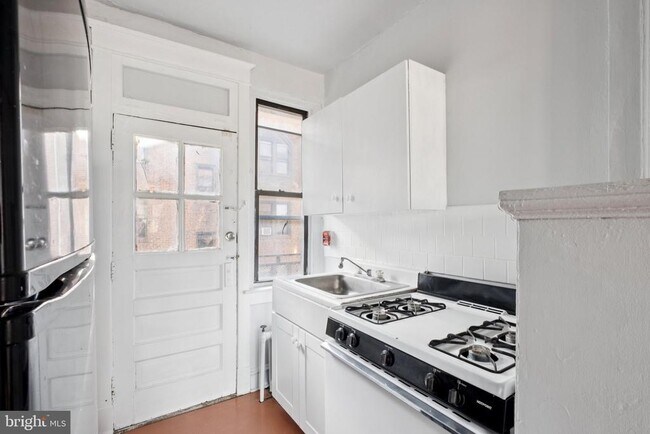 Building Photo - 7250 Chestnut St