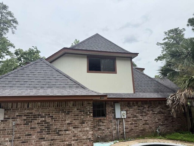 Building Photo - 540 River Plantation Dr