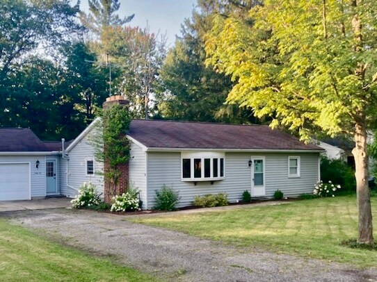 Primary Photo - 66 W Cottage St