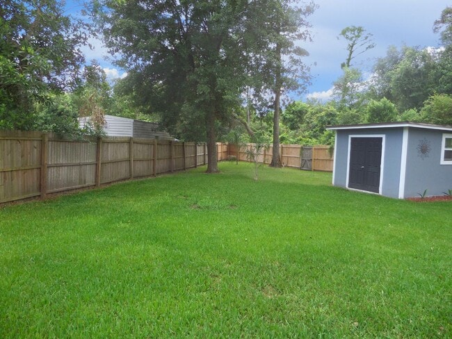 Building Photo - Beautiful 3 bedroom Home